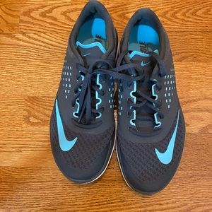 Women’s Size 7.5 Nike Sneaker With Waffle Sole. Gently Worn A Couple Of Times.